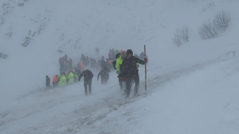 Artvin’de çığ bölgesinde arama çalışmalarına ara verildi - Resim: 3