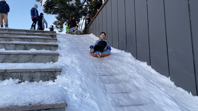 Merdiven değil kayak pisti: Bolulu miniklerin kayak eğlencesi - Resim: 2