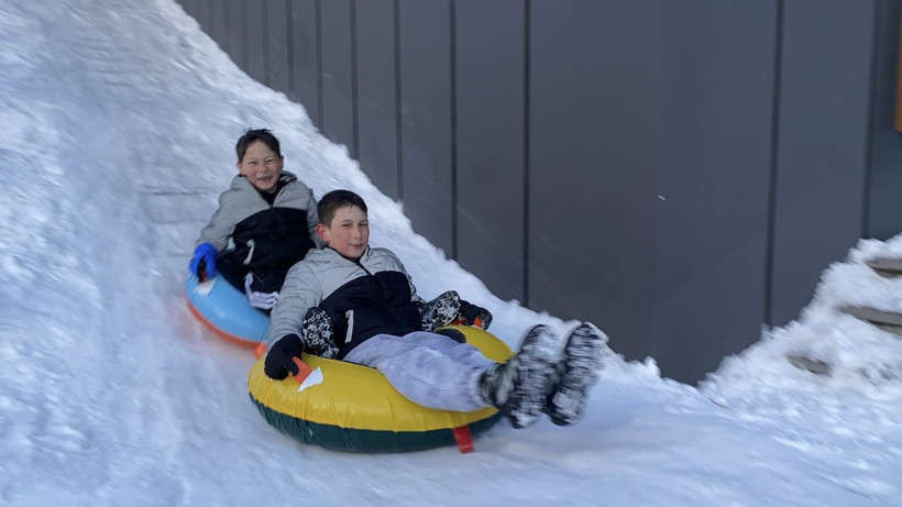 Merdiven değil kayak pisti: Bolulu miniklerin kayak eğlencesi - Resim: 4