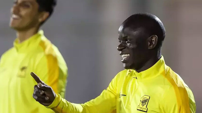 Ve dünyaca ünlü yıldız futbolcu Fenerbahçe'de; Yılın transfer bombası patladı - Resim: 4