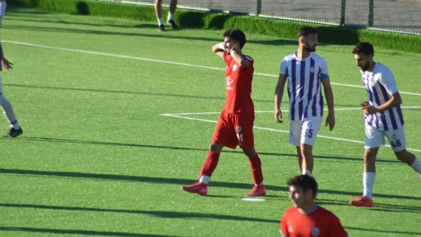 Futbol dünyası bu görüntüyü konuşuyor! Maddi sıkıntılar bunu da yaptırdı - Resim: 4