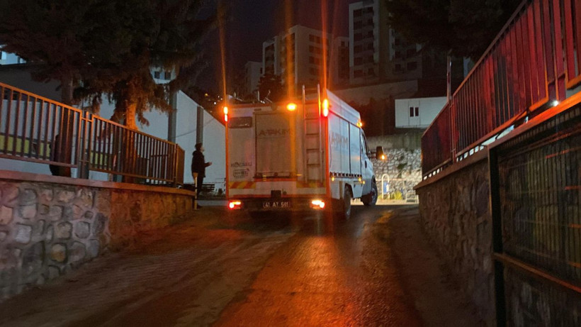 Kocaeli’de 10 metrelik istinat duvarı okul bahçesine devrildi - Resim: 3