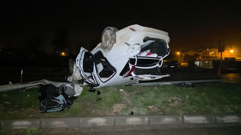 Aydınlatma direğine çarpan otomobil takla attı: 1 yaşındaki bebek öldü, anne ve baba yaralandı - Resim: 3