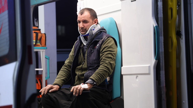 Adana'da fabrika işçilerini taşıyan minibüs devrildi: 13 yaralı - Resim: 4