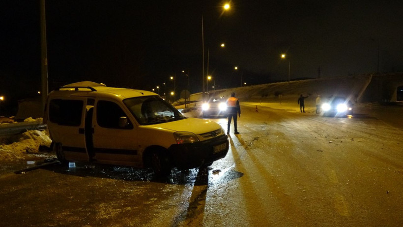 Erzurum'da trafik kazası: 2 yaralı - Resim: 2