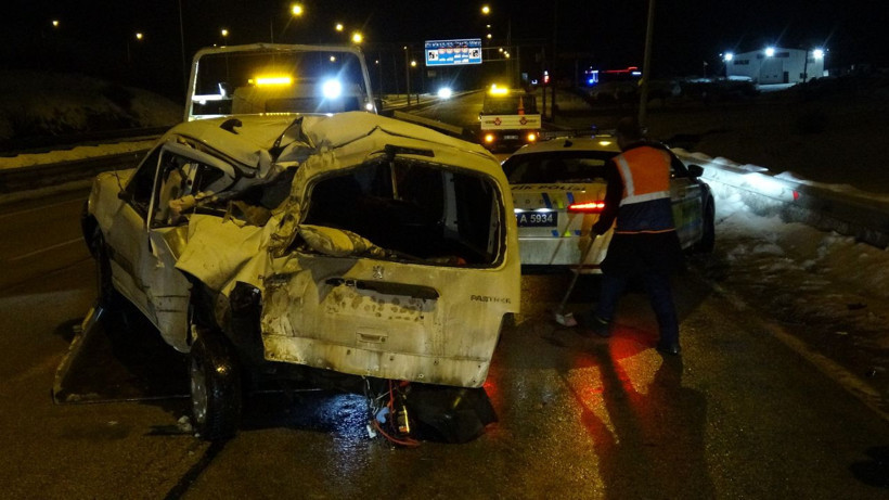 Erzurum'da trafik kazası: 2 yaralı - Resim: 1