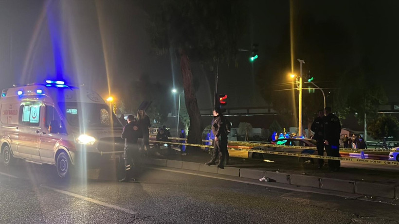 Araç yaya geçidinden geçmek isteyen vatandaşlara çarptı: 3 ölü, 3 yaralı - Resim: 3