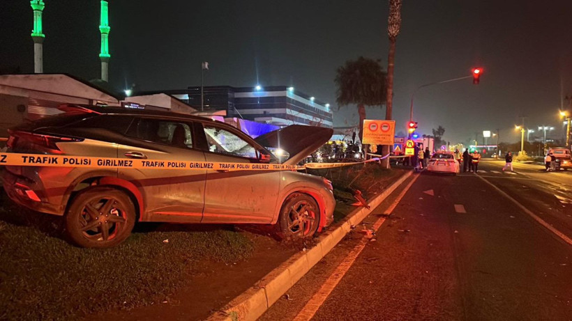 Araç yaya geçidinden geçmek isteyen vatandaşlara çarptı: 3 ölü, 3 yaralı - Resim: 4