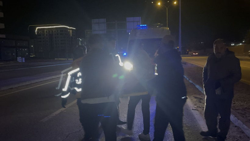 Karşıya geçmek isterken otomobilin çarptığı kadın ağır yaralandı - Resim: 1