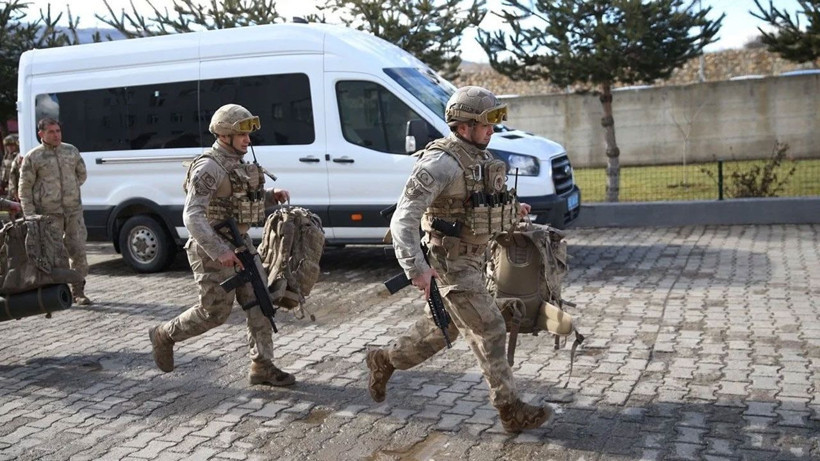 Jandarma komandolardan kış şartlarında nefes kesen tatbikat - Resim: 4