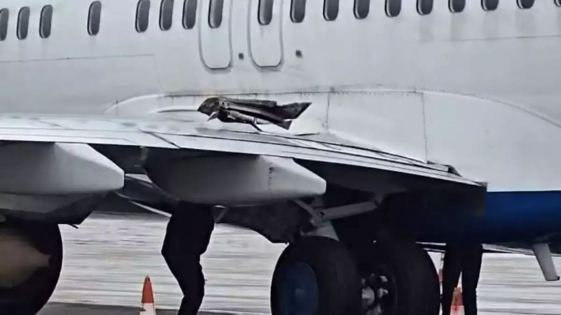Antalya Havalimanı'nda korku dolu anlar: Uçağın tekeri yerinden çıkarak kanadı parçaladı - Resim: 1