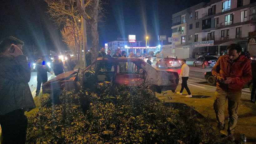 Otomobil refüjdeki ağaca çarptı: 1 kişi yaralandı - Resim: 4