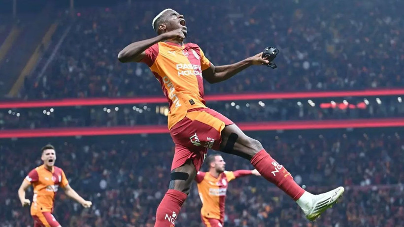 Victor Osimhen Okan Buruk'un yanında söyledi! Galatasaray camiasını yıkan sözler - Resim: 1