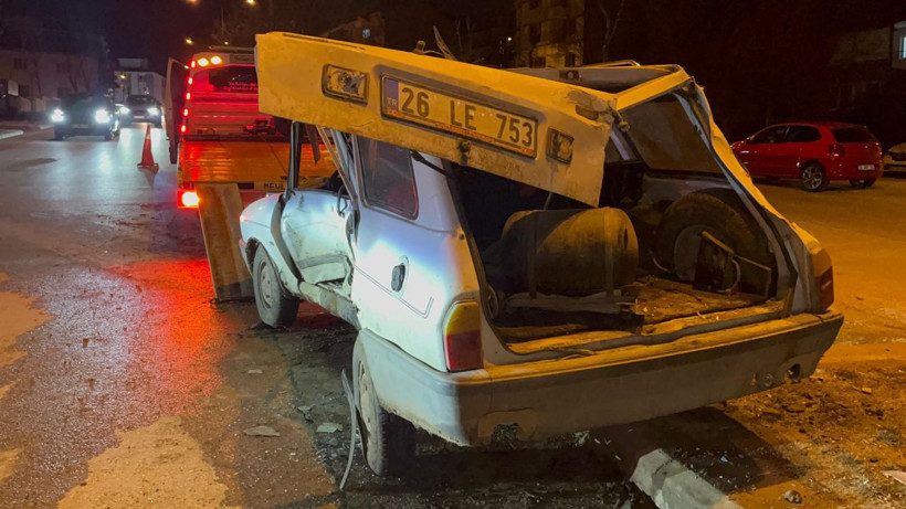 Eskişehir'de iki otomobil çarpıştı: 4 yaralı - Resim: 3
