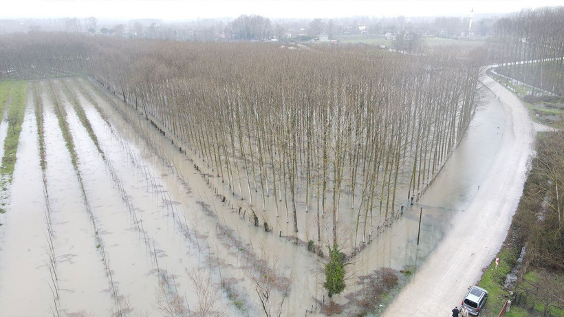 Terme'de ovada su taşkını, yüksekte kar esareti - Resim: 1