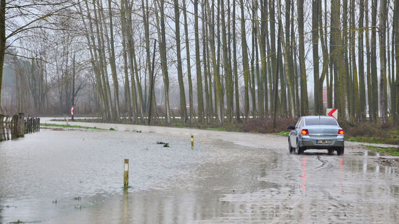Terme'de ovada su taşkını, yüksekte kar esareti - Resim: 2