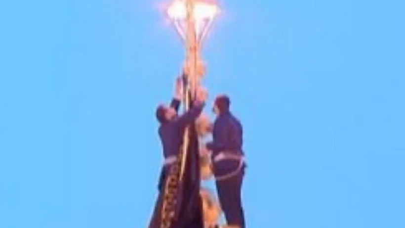 İran'da Hamaney'in ölümünün ardından gösteriler düzenlendi - Resim: 3