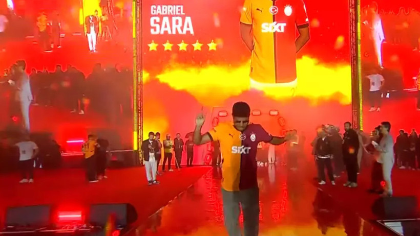 Galatasaray, 25. şampiyonluk kupasını aldı! Yenikapı'da taraftar rekoru kırıldı - Fotoğraf: 9