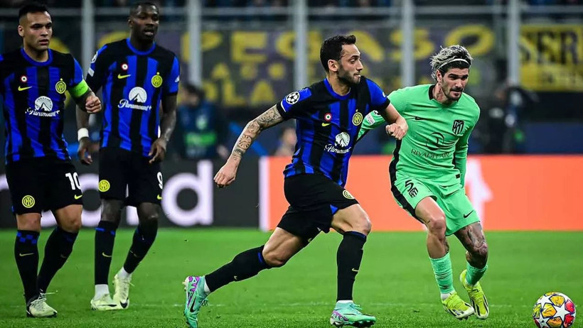 Hakan Çalhanoğlu İtalya'da gündem oldu: Maçın en kötüsü! - Resim: 1