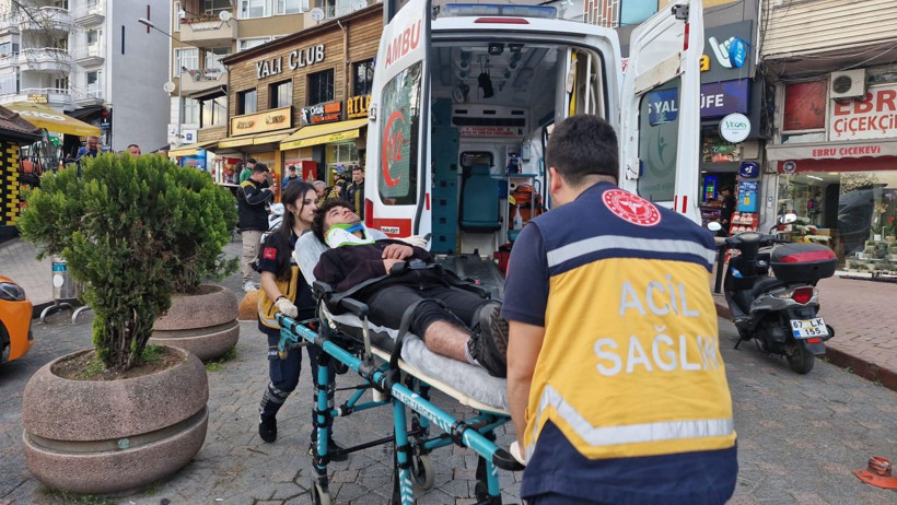 İki motosikletli kafa kafaya çarpıştı; 1 kişinin yaralandığı kaza kamerada - Resim: 4