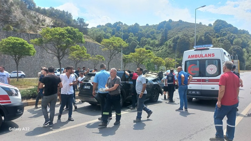 Otomobil ile cip çarpıştı: 1 ölü, 2'si çocuk 3 yaralı - Resim: 4