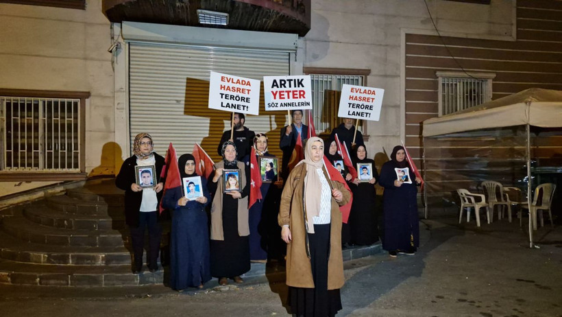 HDP önünde evlat nöbeti tutan aileler, gece nöbetine başladı - Resim: 4