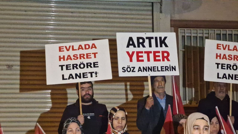 HDP önünde evlat nöbeti tutan aileler, gece nöbetine başladı - Resim: 3