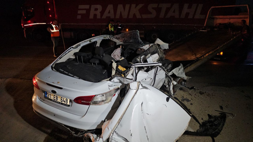 Park halindeki TIR’a çarpan otomobilin sürücüsü yaralandı - Resim: 4
