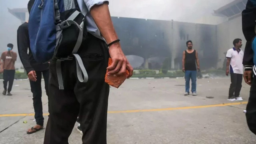 Nepal’de devlet çöktü: Sosyal medya yasağı sonrası isyan, istifa, firar, yangın - Resim: 1