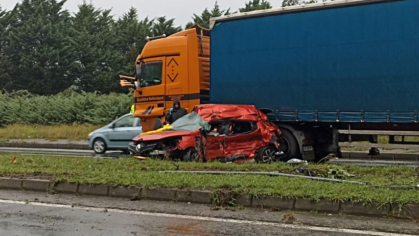 Rize’de otomobil TIR’a çarptı: 3 ölü - Resim: 2