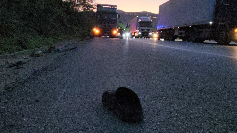 Patlayan lastiği değiştirirken, TIR’ın çarptığı sürücü öldü - Resim: 1