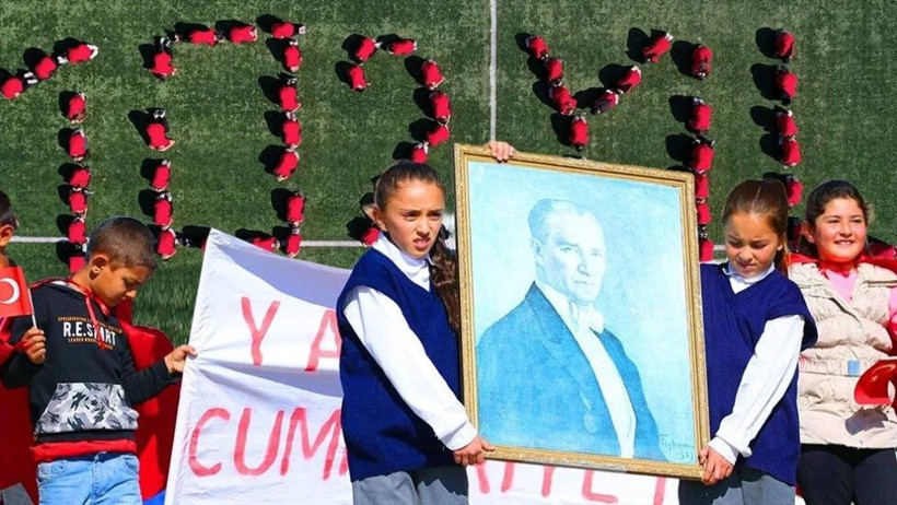 Yurtta Cumhuriyet coşkusu: Sınır köyünden yürekleri ısıtan fotoğraf - Resim: 1