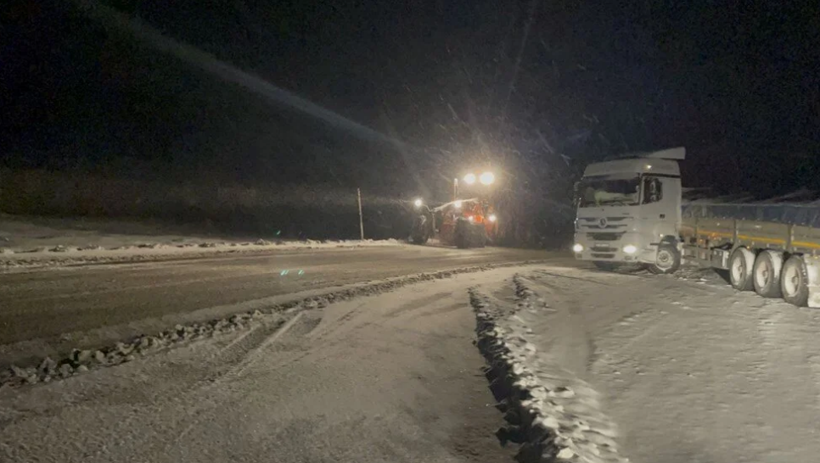 Birçok kentte kar yağışı etkili oluyor: Nisan ayında 20 santim kar - Resim: 4