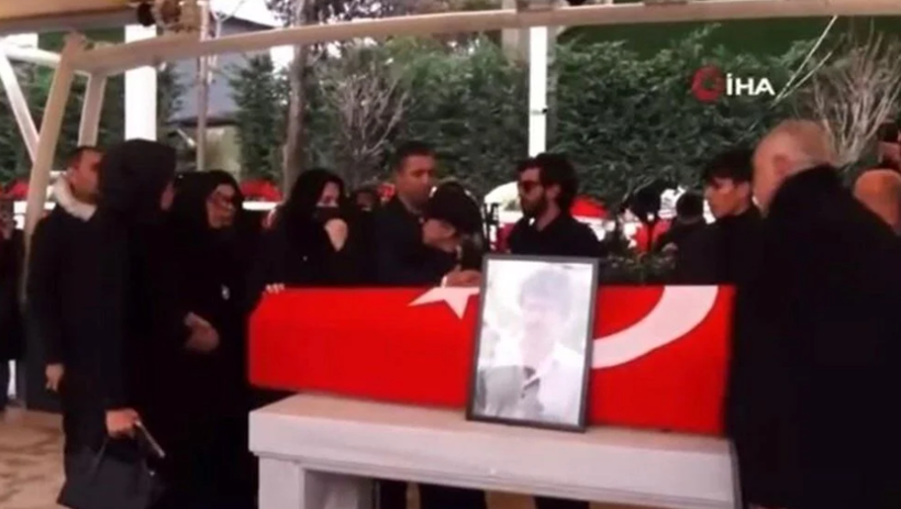 Ferdi Tayfur’un tabutu başında kavga: "O buraya gelmeyecek!" - Resim: 4