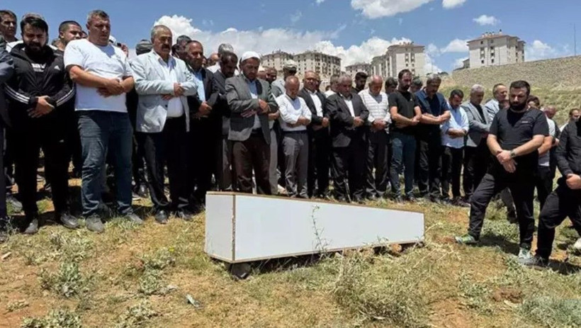 Van'da TikTok fenomenine kalaşnikoflu pusu: Arda Edeoğlu öldürüldü, kızları yaralı - Resim: 4