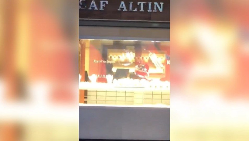 Karabük'te kuyumcu soygunu kamerada; 20 kilo altınla kaçtılar - Fotoğraf: 9