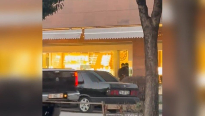 Karabük'te kuyumcu soygunu kamerada; 20 kilo altınla kaçtılar - Fotoğraf: 5