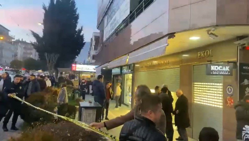 Karabük'te kuyumcu soygunu kamerada; 20 kilo altınla kaçtılar - Fotoğraf: 8