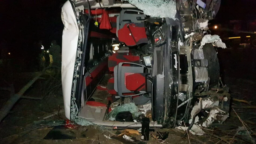 Erzincan'da yolcu otobüsü şarampole devrildi: 2 ölü, 31 yaralı - Resim: 3