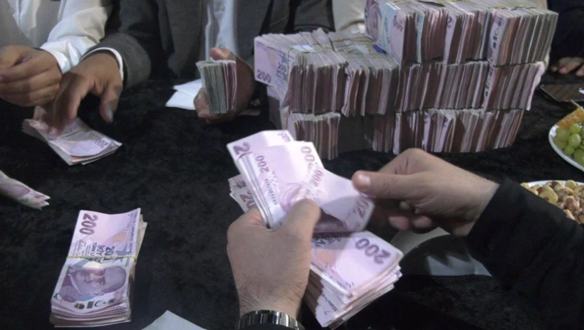 Geline 3 kilo altın, damada 4 milyon TL takıldı! Düğünde paralar valize sığmadı - Resim: 4