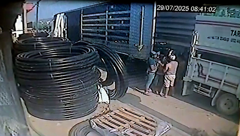 Manevra yapan kamyonet ile TIR’ın arasında sıkışan işçi öldü - Resim: 4