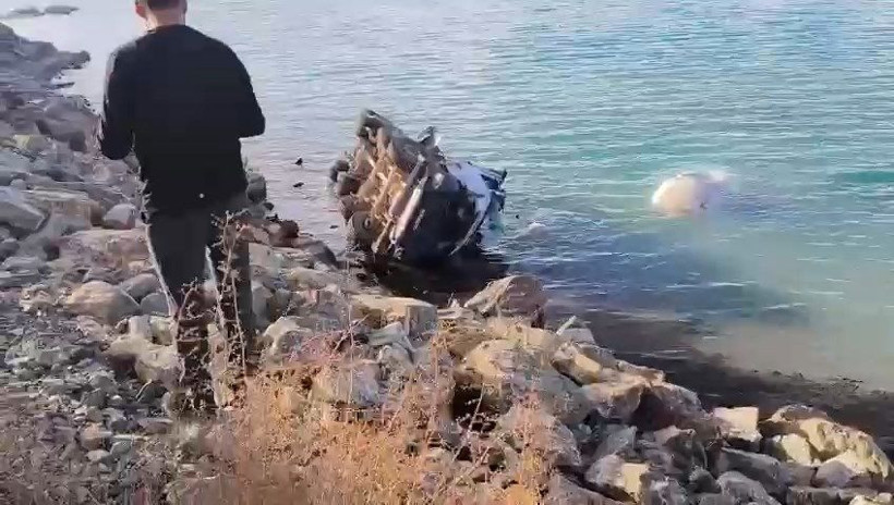 Hazar Gölü’ne uçan beton mikserinin şoförü kurtarıldı - Resim: 2