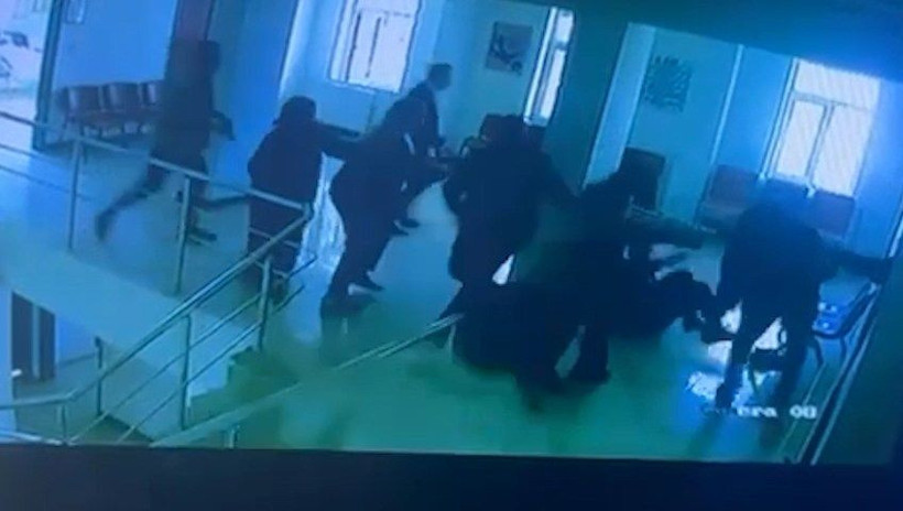 Şanlıurfa’da hasta yakını, 2 hemşireyi darbetti; o anlar kamerada - Resim: 3