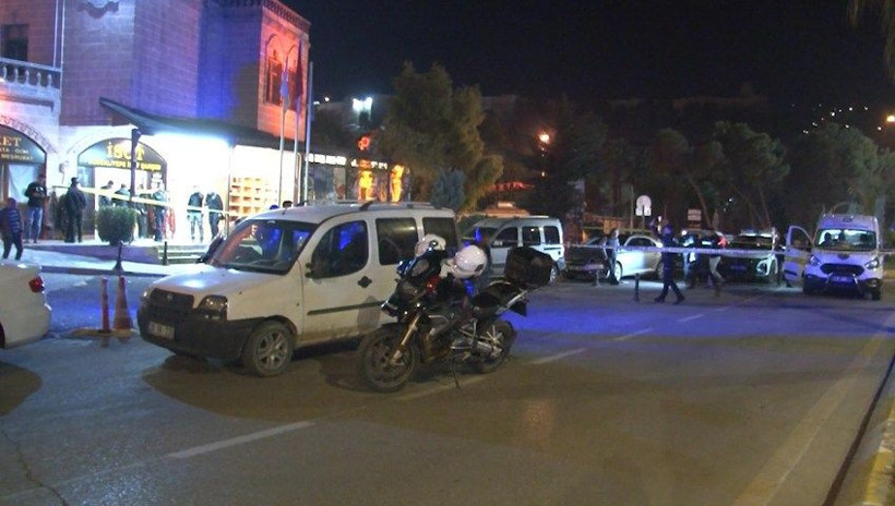 Şanlıurfa’da iş yerine silahlı saldırı kamerada: 1 yaralı - Resim: 4