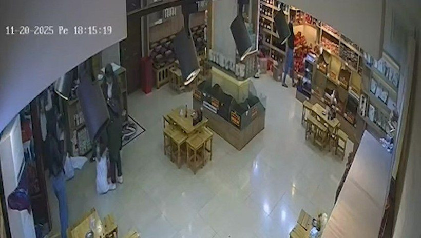 Şanlıurfa’da iş yerine silahlı saldırı kamerada: 1 yaralı - Resim: 1