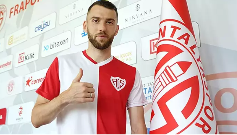 Süper Lig'de biten tüm transferler listesi; İşte yaz transfer dönemine damga vuran isimler - Fotoğraf: 93