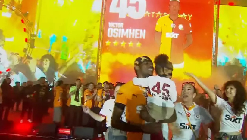 Galatasaray, 25. şampiyonluk kupasını aldı! Yenikapı'da taraftar rekoru kırıldı - Fotoğraf: 4