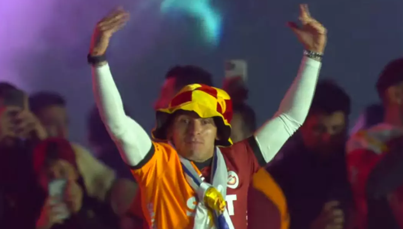 Galatasaray, 25. şampiyonluk kupasını aldı! Yenikapı'da taraftar rekoru kırıldı - Fotoğraf: 6