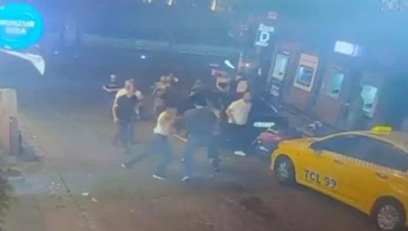 Laf atma kavgası kanlı bitti, 17 yaşındaki genci defalarca bıçakladılar! - Resim: 3