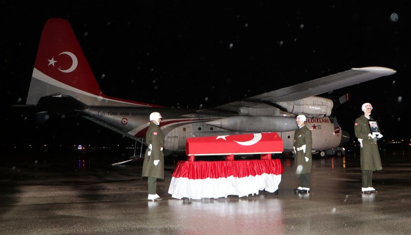 Şehit Tokyürek'in naaşı Erzurum'a getirildi - Resim: 3